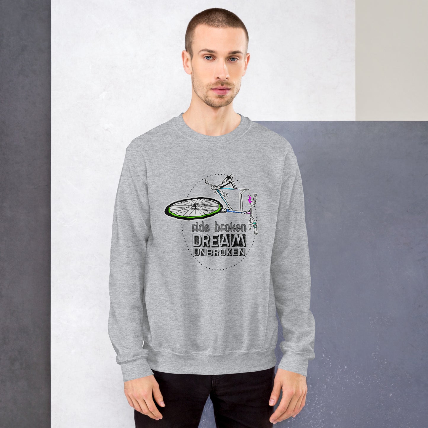 sudadera gris de alta calidad, decorada con una ilustración minimalista de una bicicleta abandonada. Perfecta para combinar con cualquier outfit casual y destacar tu personalidad.