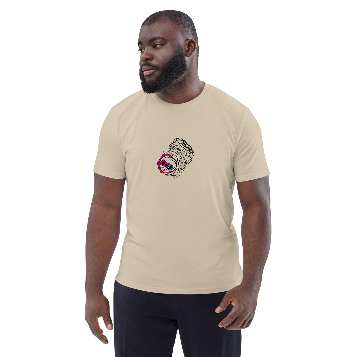 Camiseta beige de algodón orgánico  con una ilustración minimalista estilo graffiti