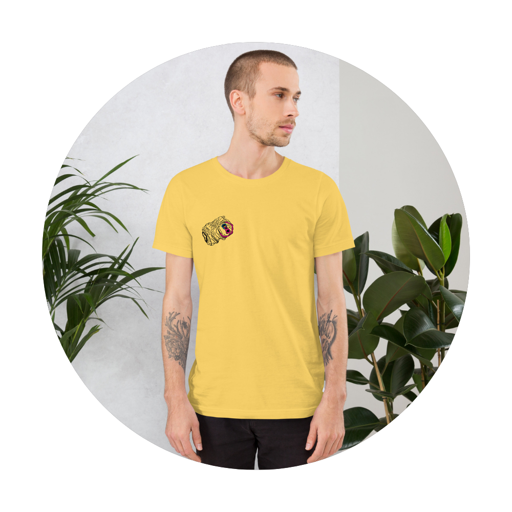 Camiseta amarilla vibrante con una ilustración minimalista estilo graffiti