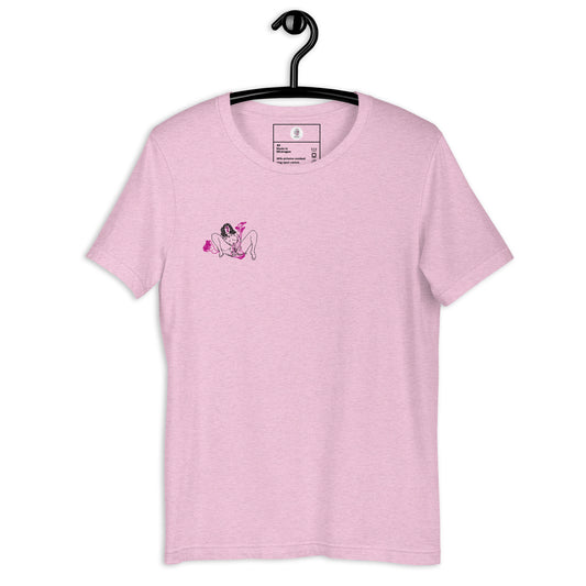 Camiseta rosa con diseño minimalista: Elegancia y Autocuidado